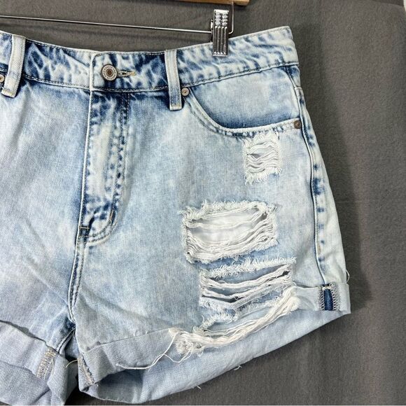 Kancan Women's Distressed Cut-Off Jean Shorts Light Blue Size XL - Picture 10 of 13